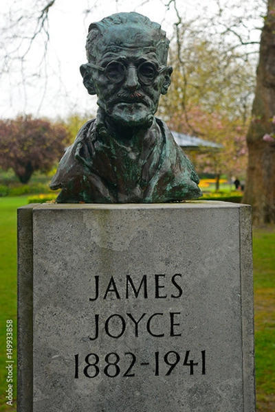 Fototapeta James Joyce's statue in St, Stephen's Green, Dublin, Ireland
