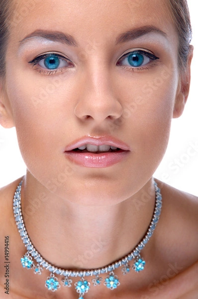 Obraz model in necklace