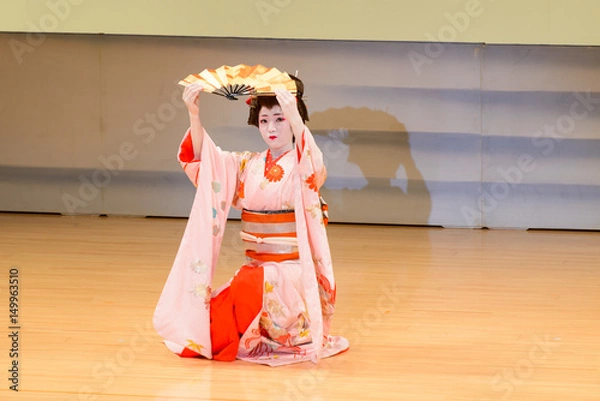 Fototapeta 日本　舞踊　女性