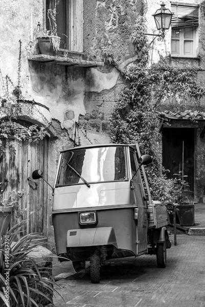 Fototapeta old car in the old town of pitigliano