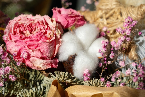 Fototapeta Colorful dried flowers arranged in a decorative display