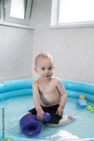 Obraz toddler bathes in the pool