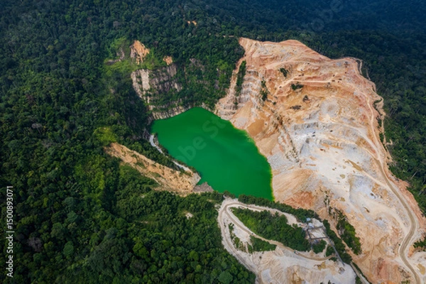 Obraz reveals the intricate network of roads and the quarry's