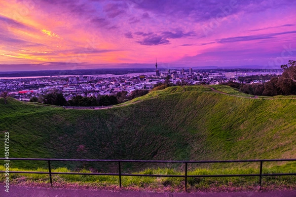 Fototapeta Twilight sky on mt.  eden