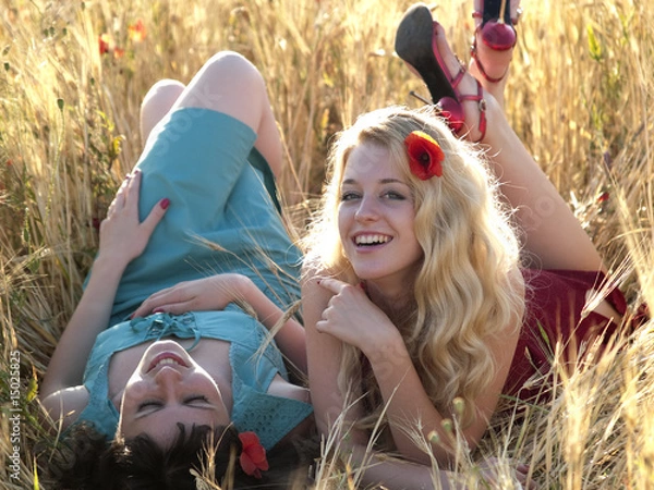 Fototapeta SIsters in field
