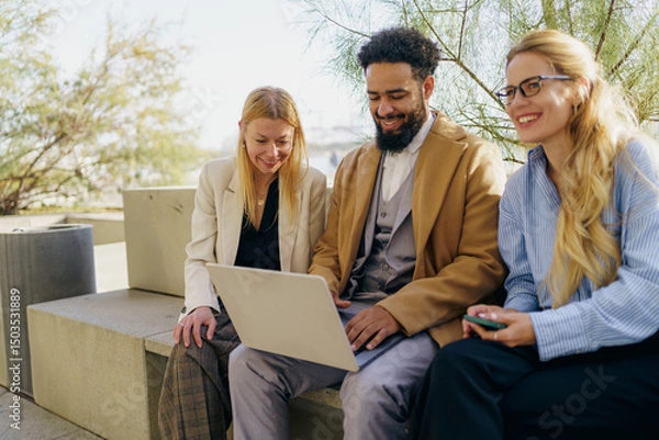 Obraz A Collaborative Team Meeting Organized Outdoors in a Modern Workplace Environment