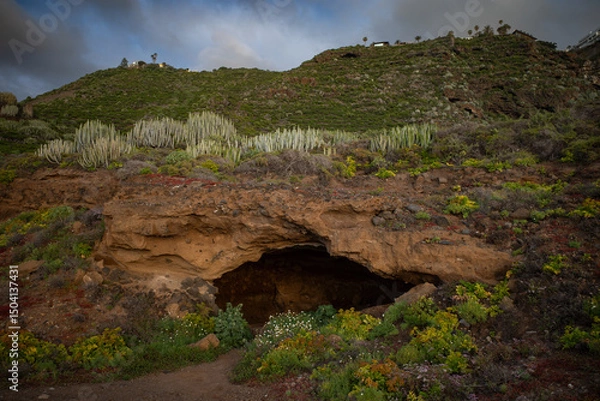 Fototapeta cave in the mountains