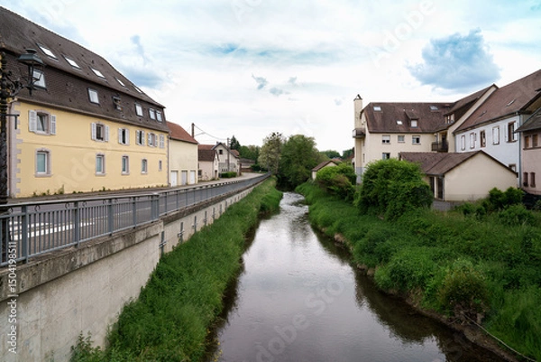 Obraz paysage urbain passage d'une rivière