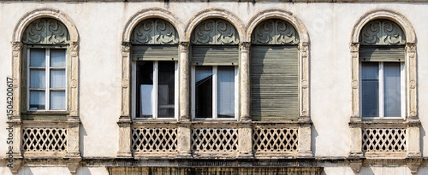Fototapeta Historic Venetian Palace Facade with Five Ornate Arched Windows and Decorative Stone Lattice Balconies, panorama