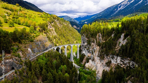 Fototapeta the famous swiss landwasser bridge of the rhaetische railway company