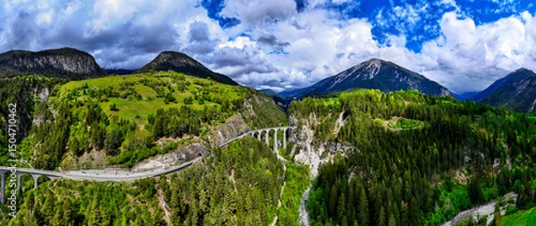 Fototapeta the famous swiss landwasser bridge of the rhaetische railway company panorama