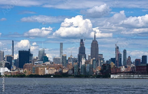 Fototapeta NYC skyline with skyscrapers. Manhattan and Brooklyn. New York City skyline with Hudson River views. Downtown NYC. New York from waterfront skyline. Tower of of New York.
