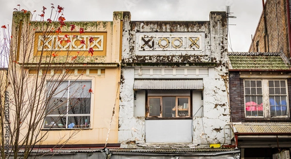 Obraz The facades of old rundown buildings in the main street of Katoomba, New South Wales, Australia.