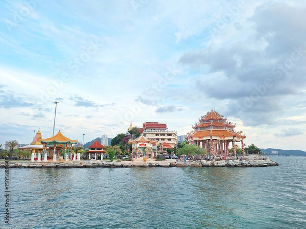 Obraz Koh Loy Park is an attraction at Sriracha. Koh Loy is a very small island connected to the mainland of Sriracha by a long bridge. Chonburi, Thailand.