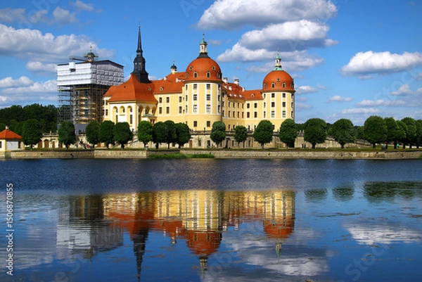 Obraz Moritzburg castle reflecting in the lake under blue sky