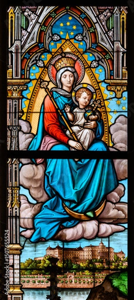 Obraz Our Lady with the Christ Child. A stained-glass window in the Cathedral of St Elizabeth (Dóm svätej Alžbety) in Košice, Slovakia.