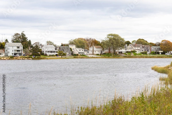 Fototapeta Residential district along a lagoon in Connecticut on a cloudy autumn day