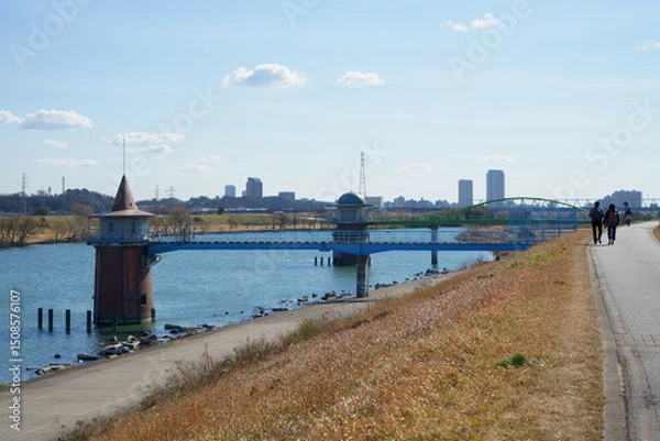 Obraz 金町浄水場取水塔とんがり帽子と丸帽子