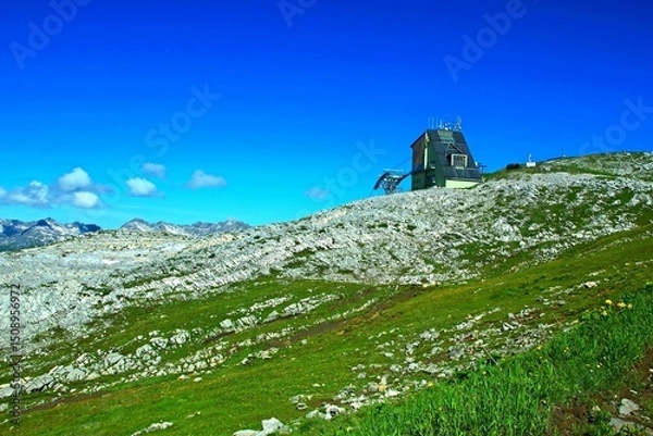 Fototapeta Austrian Alps - view of the cable car station at the top of Rüfikop near Lech in the Lechtal Alps