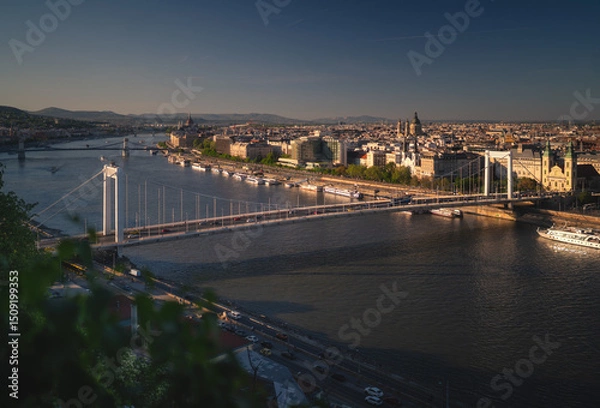 Fototapeta Beautiful view of Elisabeth Bridge in Budapest, Hungary, captured on a clear spring afternoon in May