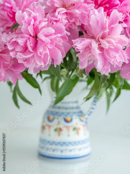 Obraz  Bouquet of pink peonies in vase close up