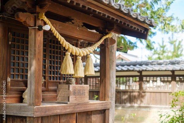 Obraz 神社の社と賽銭箱　祠