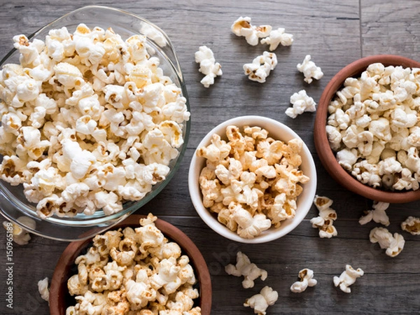 Obraz Poporn in bowls on wooden background