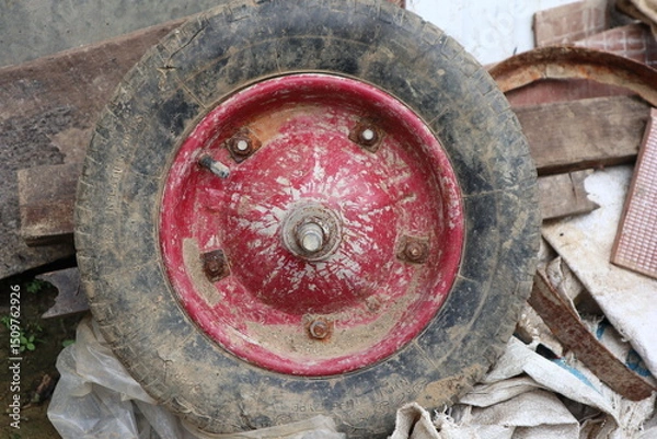 Fototapeta old rusty wheel