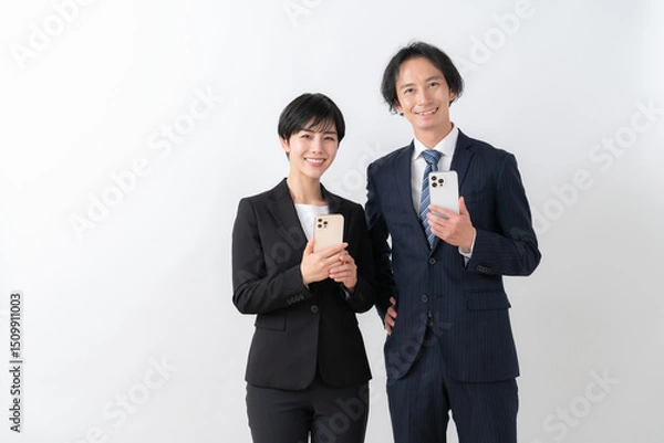 Obraz 白バックの若い男女のビジネスマン