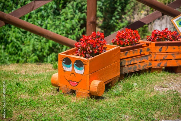 Obraz train shaped flower vase