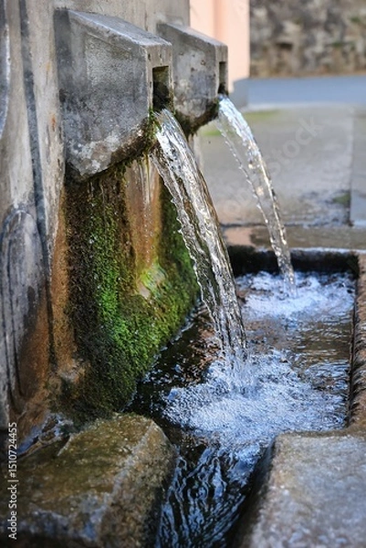 Obraz Une belle fontaine a eau de source