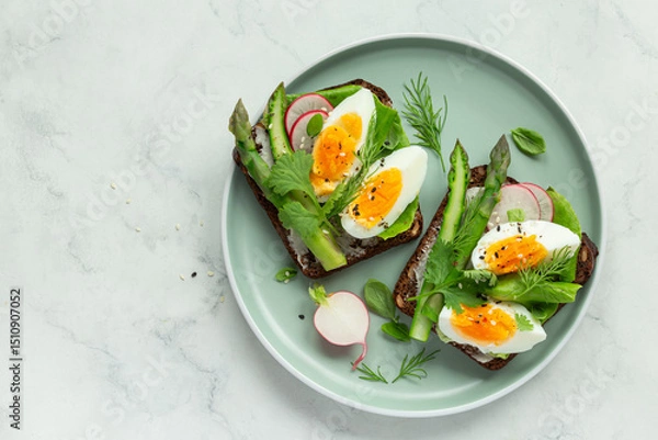 Fototapeta  sandwich with dark rye bread, asparagus and egg