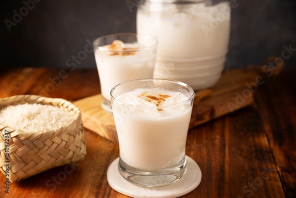 Fototapeta Agua de Horchata. Also known as horchata de arroz, it is one of the traditional fresh waters (aguas frescas) in Mexico, it is made with fresh water, rice and cinnamon.