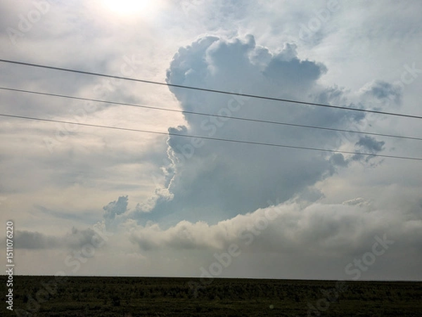 Obraz A thunderstorm updraft forms over the Great Plains.