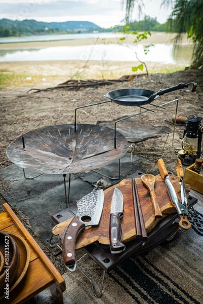 Obraz 焚き火台 ナイフ 包丁 鉄フライパン ソロキャンプ 無骨キャンプ キャンプ道具