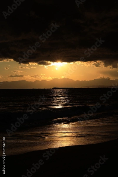 Obraz 冬の茅ケ崎海岸の変化する天気と海の風景　夕景