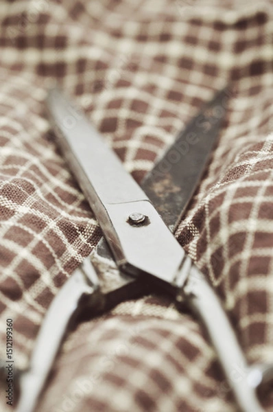 Fototapeta Old scissors on checked  fabric