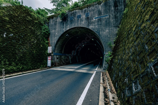 Obraz  ドライブ途中に現れるはこね金太郎ラインのトンネル　　神奈川県箱根町