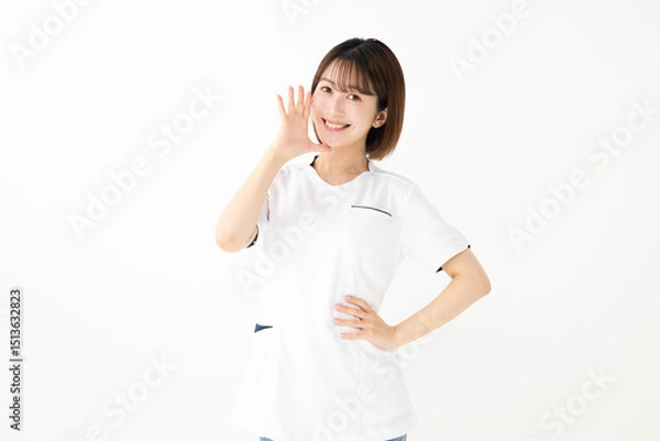 Fototapeta 呼びかける白衣を着た女性