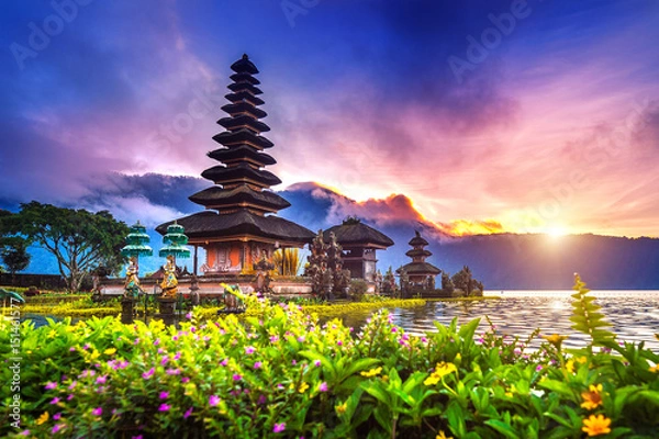 Obraz Ulun Danu Bratan Temple na Bali na Indonezji.