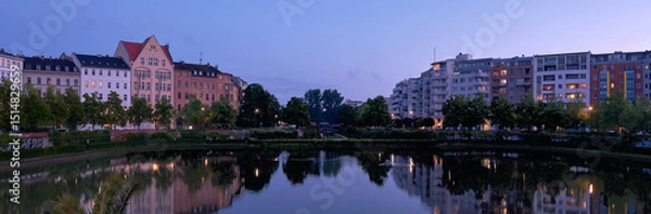 Obraz Berlin, Germany, May 25, 2025, evening view over the Engelbecken in Kreuzberg in the direction of Leuschnerdamm and Legiendamm