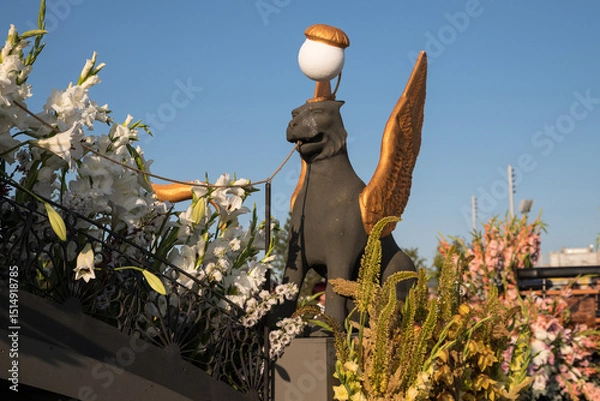 Fototapeta Griffins of the Bank Bridge in the flower arrangement "Guardians of St. Petersburg" at the International Flower Festival in St. Petersburg