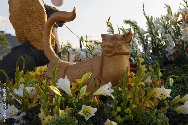 Obraz A fragment of the flower arrangement "Guardians of St. Petersburg" at the International Flower Festival in St. Petersburg