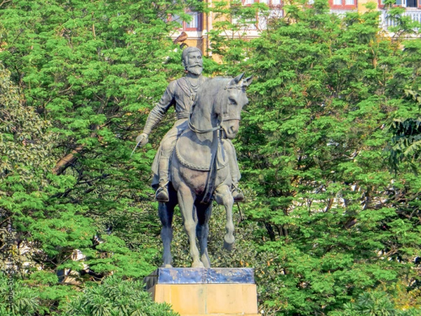 Obraz Statue of Chattrapati Shivaji Maharaj at the Gateway of India, Mumbai, India.
