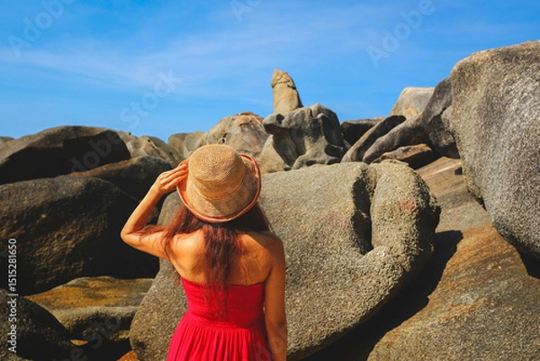 Fototapeta Tourist staring at Hin Ta and Hin Yai Rocks ( grandmother and grandfather) in Koh Samui Thailand