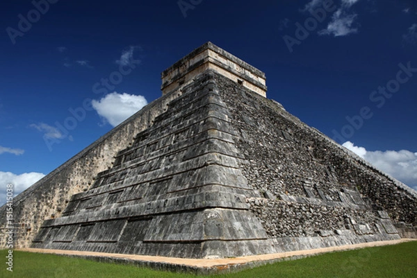Obraz The Temple of Kukulcan (El Castillo) in Chichen Itza complex, Mexico 