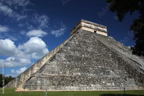 Obraz The Temple of Kukulcan (El Castillo) in Chichen Itza complex, Mexico 