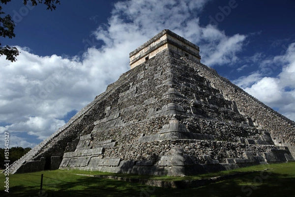 Obraz The Temple of Kukulcan (El Castillo) in Chichen Itza complex, Mexico 
