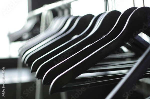 Fototapeta Schwarze Kleiderbügel