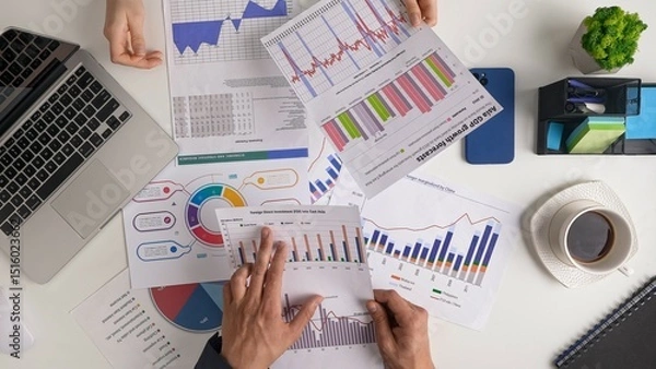Fototapeta Collaborative Analysis of Economic Growth and Investment Trends